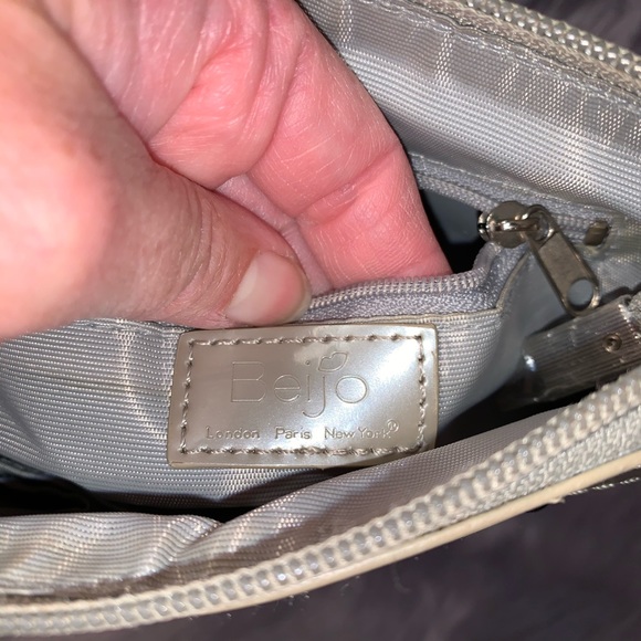 Beijo crossbody silicon iridescent color purse - Picture 9 of 11